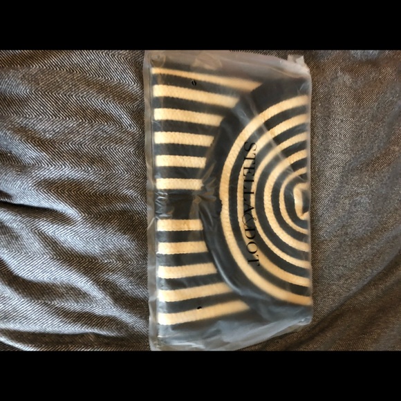 Stella & Dot Handbags - Stella & Dot Awning Clutch New in Package Stella & Dot Handbags - Stella & Dot Awning Clutch New in Package